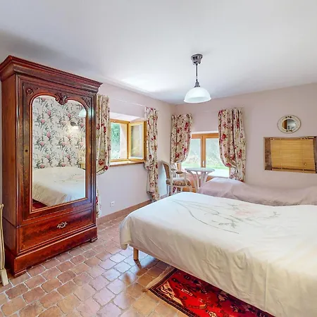 Lovely Home In Taintrux With Wifi