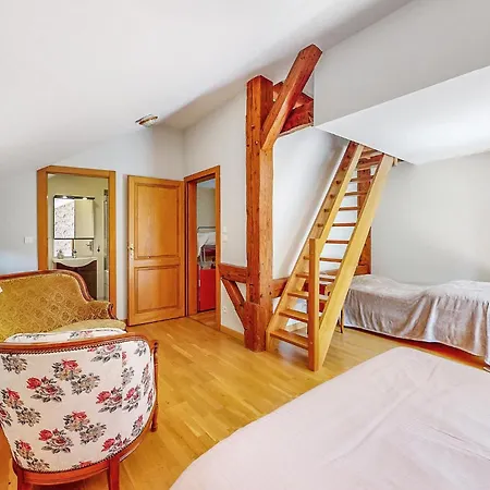 Lovely Home In Taintrux With Wifi